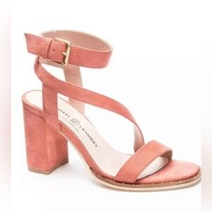 NWOT- Chinese Laundry suede block sandals